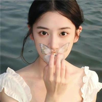 女演员今天依然 海报